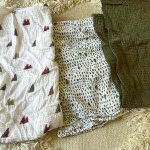 Oliver and Rain muslin swaddles mountains trees